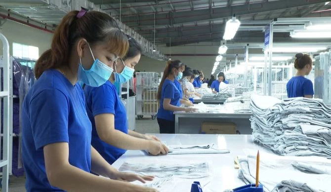 Công nhân làm việc tại Khu công nghiệp Thành Thành Công. Ảnh: Báo Tây Ninh. Công nhân làm việc tại Khu công nghiệp Thành Thành Công. Ảnh: Báo Tây Ninh.