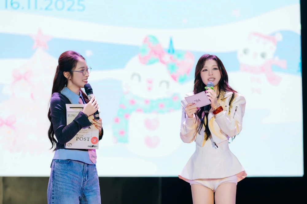 MC Khánh Vy và ca sĩ Han Sara MC Khánh Vy và ca sĩ Han Sara