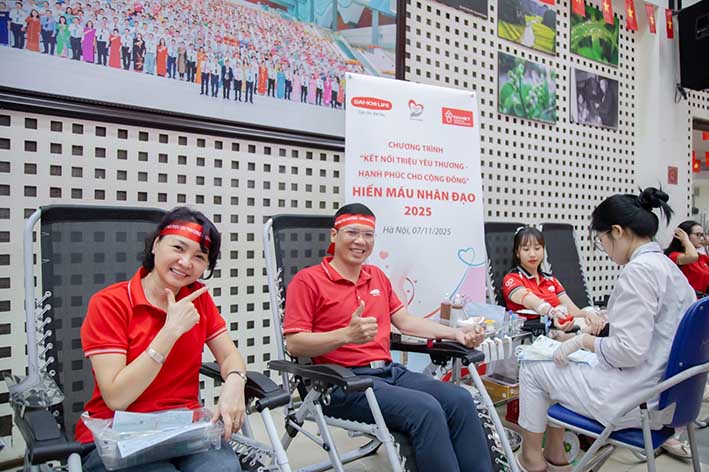 Gần 200 tình nguyện viên hiến máu nhân đạo