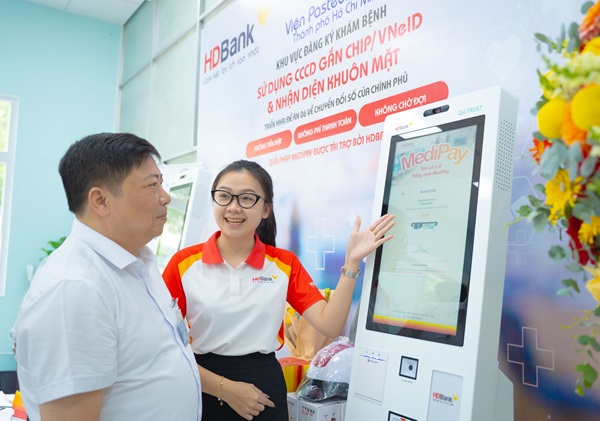 Tiên phong đồng hành cùng ngành y tế dự phòng, HDBank triển khai Kiosk y tế thông minh tại Viện Pasteur TP Hồ Chí Minh