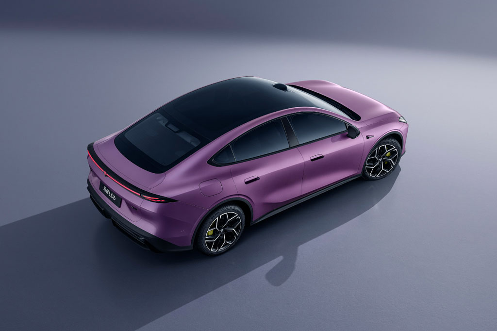 Xe sedan mạnh 272 mã lực, trang bị hào phóng, giá gần 500 triệu, cạnh tranh cùng Toyota Camry