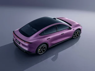 Xe sedan mạnh 272 mã lực, trang bị hào phóng, giá gần 500 triệu, cạnh tranh cùng Toyota Camry