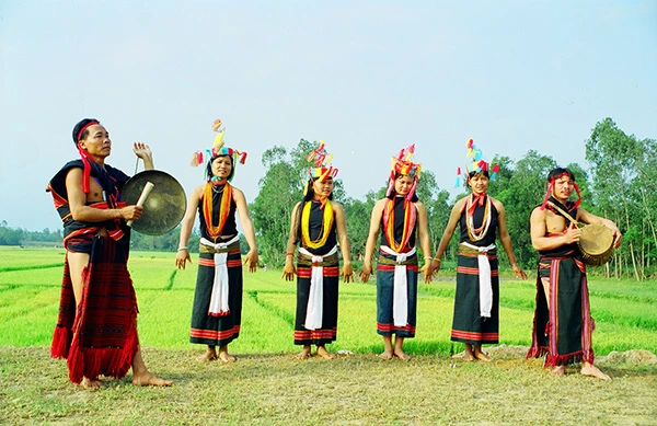 Vũ điệu cồng chiêng của đồng bào dân tộc thiểu số Ca dong sẽ trình diễn tại Ngày hội Di sản văn hoá Đà Nẵng 2025. Vũ điệu cồng chiêng của đồng bào dân tộc thiểu số Ca dong sẽ trình diễn tại Ngày hội Di sản văn hoá Đà Nẵng 2025.