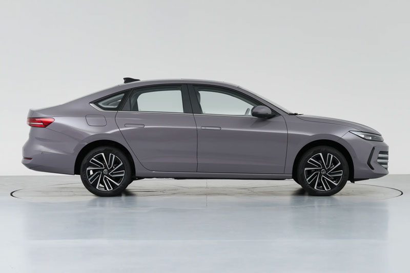 Xe sedan hạng C thiết kế cá tính, giá gần 330 triệu đồng, so kè với Toyota Corolla