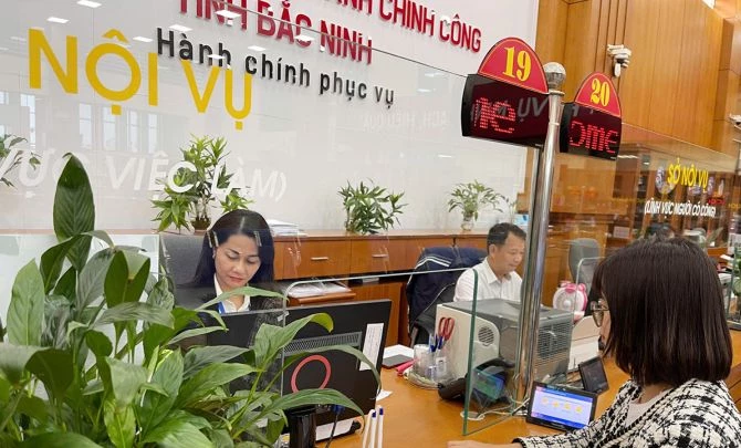 Bắc Ninh tiếp tục dẫn đầu toàn quốc về chất lượng phục vụ người dân và doanh nghiệp trên môi trường điện tử. Ảnh: Báo Bắc Ninh. Bắc Ninh tiếp tục dẫn đầu toàn quốc về chất lượng phục vụ người dân và doanh nghiệp trên môi trường điện tử. Ảnh: Báo Bắc Ninh.
