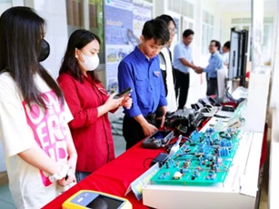 Vĩnh Long đẩy mạnh chuyển đổi số, chuyển đổi xanh làm động lực cho tăng trưởng kinh tế