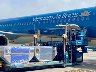 Vietnam Airlines vận chuyển miễn phí hàng hỗ trợ đồng bào vùng lũ