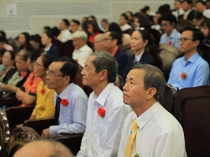 Trường Đại học Trà Vinh trao hơn 1 tỷ đồng học bổng cho sinh viên