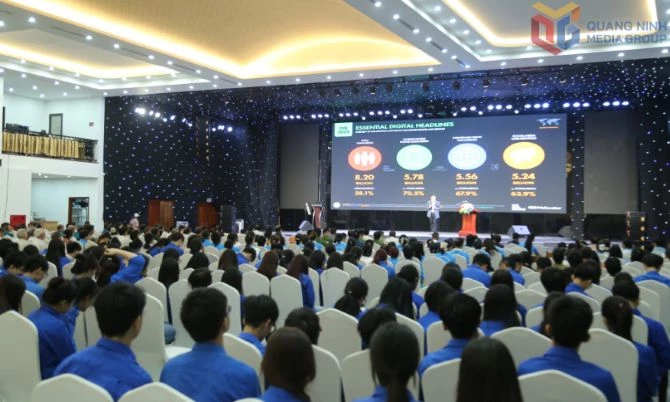 Tỉnh Quảng Ninh mở các khoá bồi dưỡng kiến thức chuyển đổi số cho lực lượng đoàn viên thanh niên để đào tạo lực lượng nòng cốt đẩy mạnh triển khai phong trào "Bình dân học vụ số". Tỉnh Quảng Ninh mở các khoá bồi dưỡng kiến thức chuyển đổi số cho lực lượng đoàn viên thanh niên để đào tạo lực lượng nòng cốt đẩy mạnh triển khai phong trào "Bình dân học vụ số".