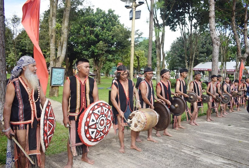 Các nghệ nhân biểu diễn tại lễ khai mạc.
