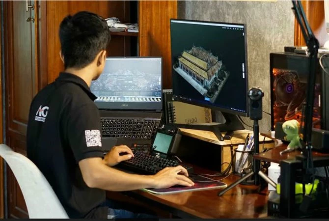 Triển khai scan 3D di tích điện Thái Hòa trước khi hạ giải để có cơ sở cho việc trùng tu và lưu trữ dữ liệu cho tương lai. (Nguồn: Bộ VHTTDL).