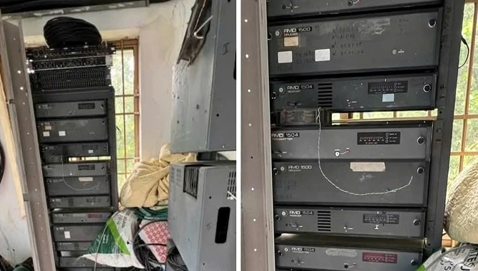 1. Thiết bị công nghệ bưu chính viễn thông của Thổ Châu thời kỳ 1990 lạc hậu nhưng vẫn đảm bảo thông tin liên lạc, nay còn lưu giử tại đảo. 1. Thiết bị công nghệ bưu chính viễn thông của Thổ Châu thời kỳ 1990 lạc hậu nhưng vẫn đảm bảo thông tin liên lạc, nay còn lưu giử tại đảo.