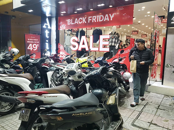 Các chương trình khuyến mại cuối năm 2025 đang thu hút sự quan tâm của khách mua sắm tại Đà Nẵng. Các chương trình khuyến mại cuối năm 2025 đang thu hút sự quan tâm của khách mua sắm tại Đà Nẵng.