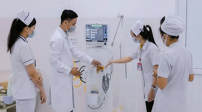 Giảng viên, sinh viên ngành Y Dược (Trường ĐH Trà Vinh) tiếp cận thiết bị y học hiện đại. Giảng viên, sinh viên ngành Y Dược (Trường ĐH Trà Vinh) tiếp cận thiết bị y học hiện đại.