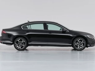 Xe sedan công suất 217 mã lực, thiết kế cá tính, giá 670 triệu, so kè với Toyota Camry