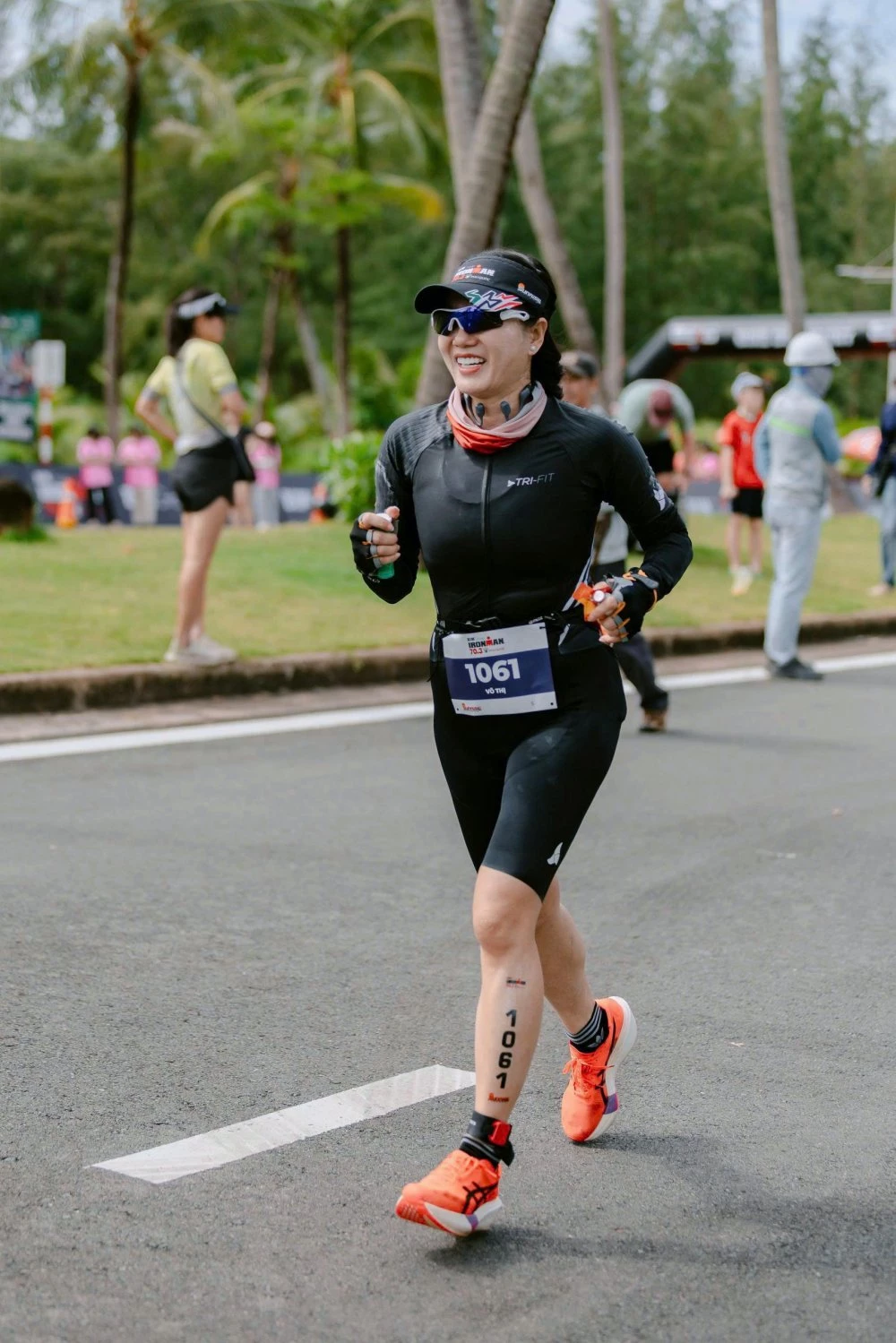 Tinh thần “Miss truyền động lực tích cực” thể hiện qua nụ cười và năng lượng bền bỉ của Tiến sĩ Ngọc Giàu trong suốt giải đấu, Tinh thần “Miss truyền động lực tích cực” thể hiện qua nụ cười và năng lượng bền bỉ của Tiến sĩ Ngọc Giàu trong suốt giải đấu,