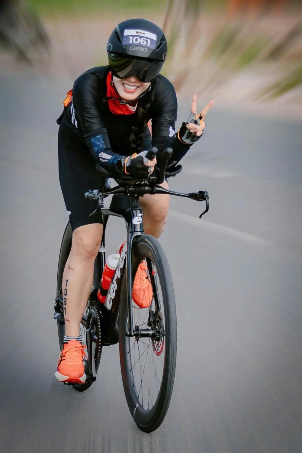 Hoa Hậu Ngọc Giàu trên đường đua xe đạp 90km của cuộc thi Ironman 70.3 Phú Quốc. Hoa Hậu Ngọc Giàu trên đường đua xe đạp 90km của cuộc thi Ironman 70.3 Phú Quốc.