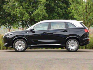 SUV 7 chỗ, động cơ PHEV, giá gần 450 triệu đồng