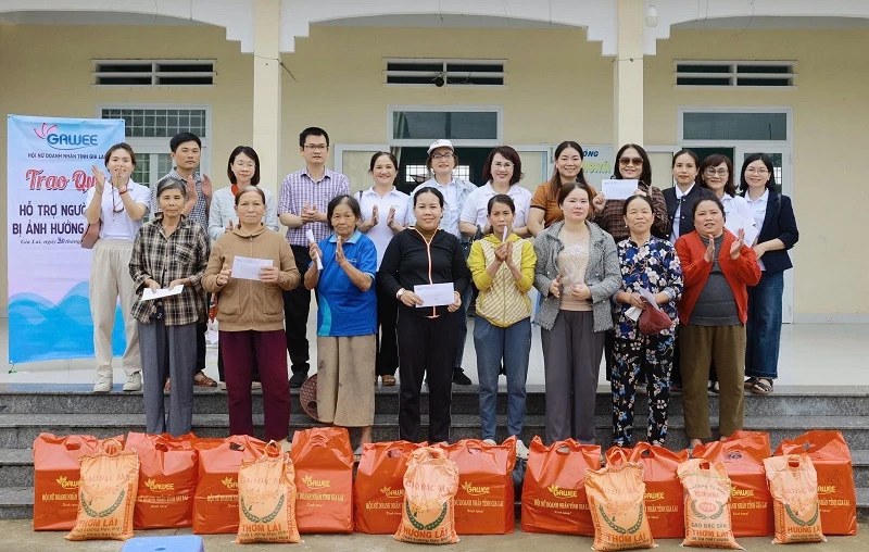Hội Nữ doanh nhân tỉnh Gia Lai đã đến thôn Hưng Nghĩa (xã Tuy Phước),