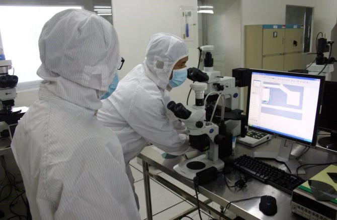 Nghiên cứu khoa học tại Trung tâm R&D Khu Công nghệ cao TP Hồ Chí Minh. Ảnh: Tiến Lực/TTXVN.