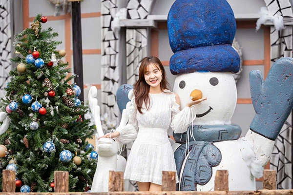 Quần thể du lịch quốc tế Furama - Ariyana được trang hoàng lộng lẫy, chuẩn bị đón mùa Giáng sinh 2025.