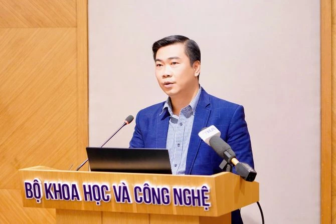 ông Trương Hữu Chung - Trưởng phòng Xúc tiến đầu tư, Cục Công nghiệp công nghệ thông tin phát biểu tại họp báo. ông Trương Hữu Chung - Trưởng phòng Xúc tiến đầu tư, Cục Công nghiệp công nghệ thông tin phát biểu tại họp báo.