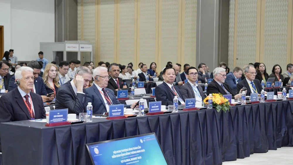 Hình ảnh đại biểu tham dự sự kiện.