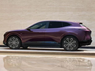 SUV hạng sang công suất 590 mã lực, giá gần 1,4 tỷ đồng