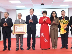 Bệnh viện Nguyễn Tri Phương đón nhận Huân chương Lao động hạng Ba