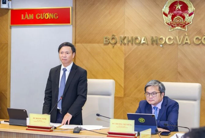 Thứ trưởng Bộ Khoa học và Công nghệ Hoàng Minh phát biểu tại họp báo. Thứ trưởng Bộ Khoa học và Công nghệ Hoàng Minh phát biểu tại họp báo.
