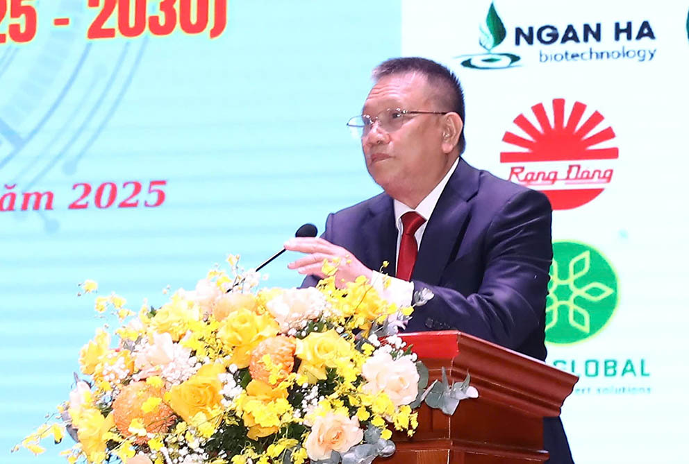 Anh h&#xF9;ng Lao &#x111;&#x1ED9;ng Ho&#xE0;ng &#x110;&#x1EE9;c Th&#x1EA3;o t&#xE1;i &#x111;&#x1EAF;c c&#x1EED; Ch&#x1EE7; t&#x1ECB;ch Hi&#x1EC7;p h&#x1ED9;i Doanh nghi&#x1EC7;p KH&amp;CN Vi&#x1EC7;t Nam