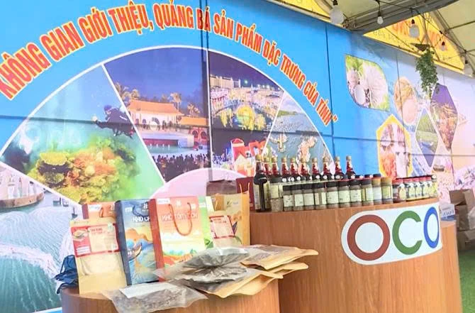 Gian trưng bày các sản phẩm của tỉnh An Giang tại lễ hội.