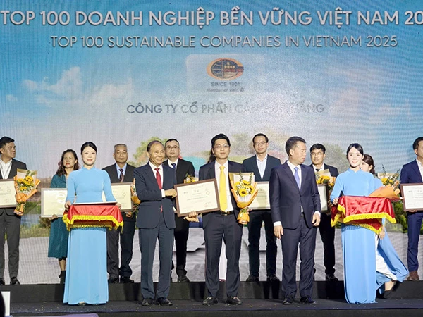 Cảng Đà Nẵng có lần thứ 9 được vinh danh "Top 100 doanh nghiệp bền vững Việt Nam" (CIS).