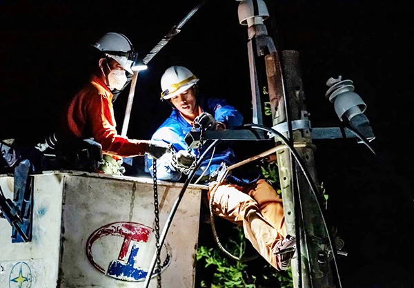 Điện lực miền Trung tri ân khách hàng bằng việc bảo đảm cung cấp điện an toàn, ổn định.