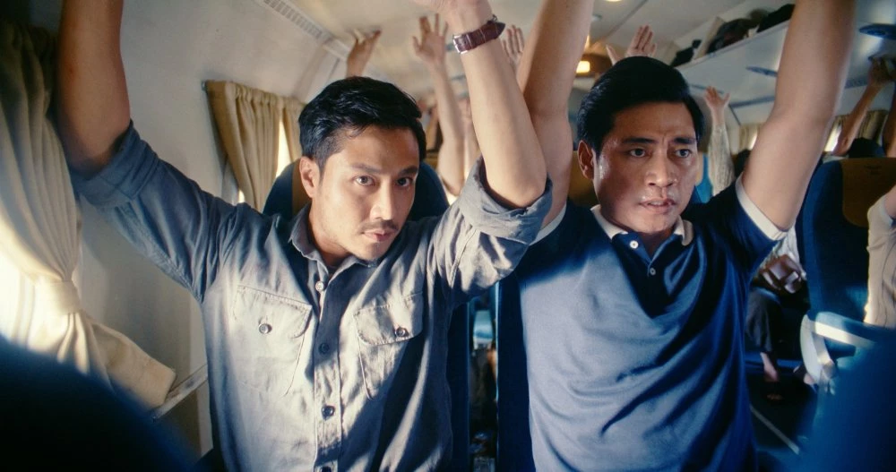 Thanh Sơn và Lợi Trần lần lượt vào vai nhân vật bí ẩn và người hành khách có vai trò quan trọng trong phim - Lưu Khải.