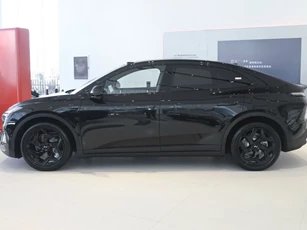 Xe gầm cao công suất 322 mã lực, giới hạn 666 chiếc, giá gần 580 triệu đồng