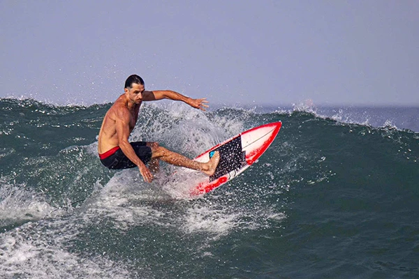 Cuộc thi lướt sóng Đà Nẵng 2025 vừa được BQL Bán đảo Sơn Trà và các bãi biển du lịch Đà Nẵng tổ chức ngày 30/11, thu hút nhiều vận động viên và du khách quốc tế tham gia.