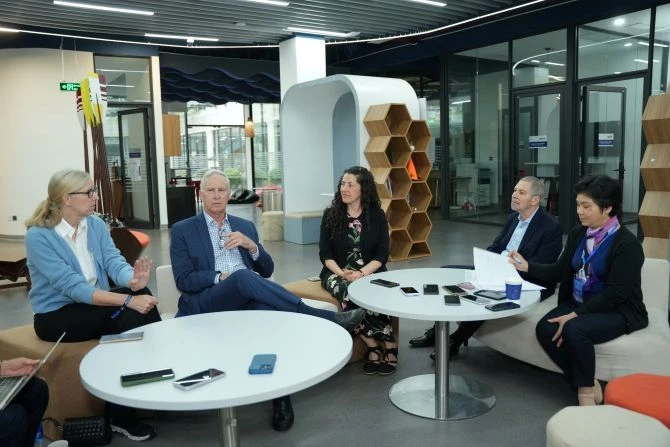 Các nhà khoa học TS. Douglas R. Lowy, GS. Maura L.Gillison, TS. John T.Schiller và TS. Aimee R.Kreimer trả lời phỏng vấn sáng 6/12 tại Đại học VinUni. Các nhà khoa học TS. Douglas R. Lowy, GS. Maura L.Gillison, TS. John T.Schiller và TS. Aimee R.Kreimer trả lời phỏng vấn sáng 6/12 tại Đại học VinUni.