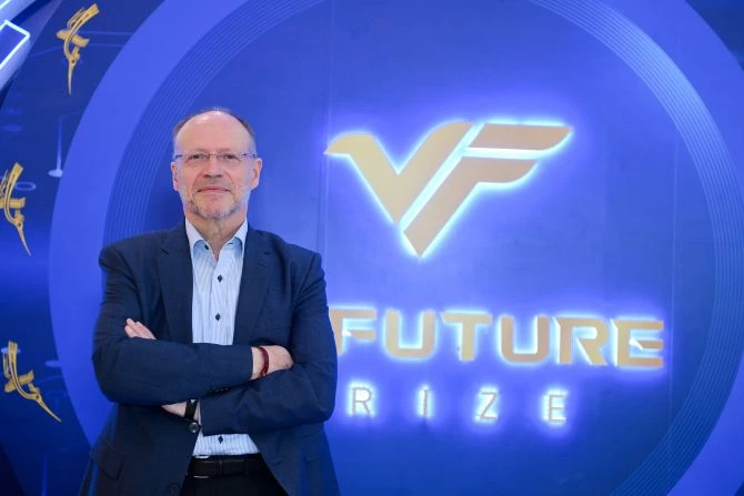 Giáo sư Kurt Kremer Viện nghiên cứu Polymer Max Planck (Đức).