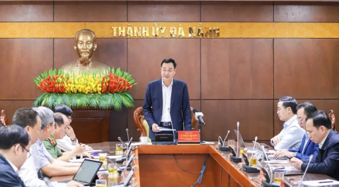 Bí thư Thành ủy Lê Ngọc Quang chủ trì phiên họp lần thứ tư của Ban Chỉ đạo thành phố về thực hiện Nghị quyết số 57-NQ/TW. Ảnh: Báo Đà Nẵng.