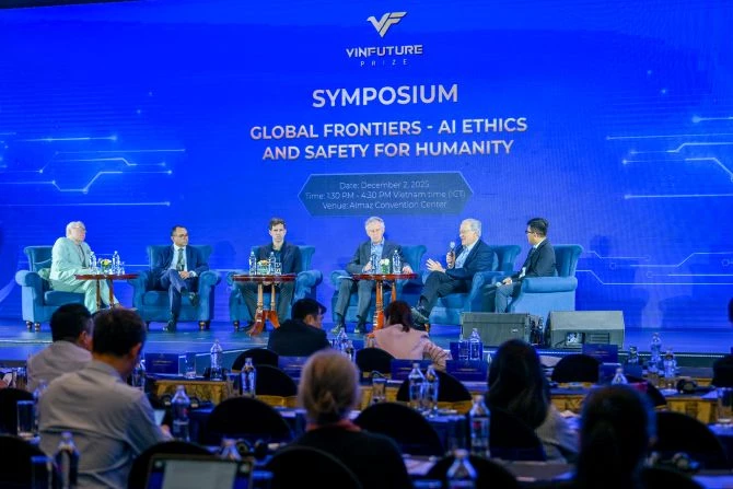 Các nhà khoa học bàn về AI tại tọa đàm "AI vì nhân loại: Đạo đức và an toàn AI trong kỷ nguyên mới".