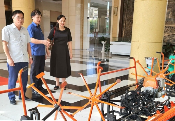 &#x110;&#x1EA1;i Ngh&#x129;a v&#xE0; tham v&#x1ECD;ng n&#xE2;ng t&#x1EA7;m m&#xE1;y c&#x1EA5;y Vi&#x1EC7;t Nam ra th&#x1ECB; tr&#x1B0;&#x1EDD;ng khu v&#x1EF1;c