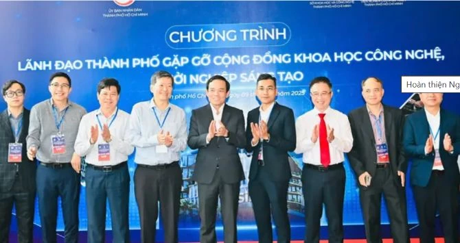 Bí thư Thành ủy TPHCM Trần Lưu Quang cùng các lãnh đạo thành phố dự buổi gặp gỡ cộng đồng khoa học công nghệ, khởi nghiệp đổi mới sáng tạo. Ảnh: Việt Dũng/Báo Sài Gòn Giải phóng. Bí thư Thành ủy TPHCM Trần Lưu Quang cùng các lãnh đạo thành phố dự buổi gặp gỡ cộng đồng khoa học công nghệ, khởi nghiệp đổi mới sáng tạo. Ảnh: Việt Dũng/Báo Sài Gòn Giải phóng.