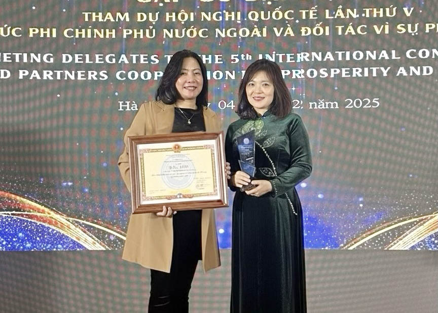 AstraZeneca Vi&#x1EC7;t Nam &#x111;&#x1B0;&#x1EE3;c VUFO vinh danh