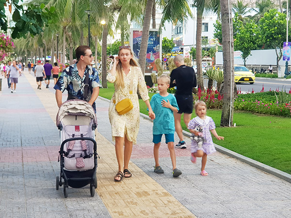 &#x110;&#xE0; N&#x1EB5;ng h&#xFA;t kh&#xE1;ch gia &#x111;&#xEC;nh d&#x1ECB;p cu&#x1ED1;i n&#x103;m