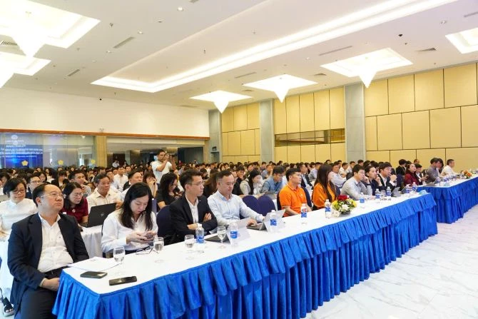 Quang cảnh hội thảo. Quang cảnh hội thảo.