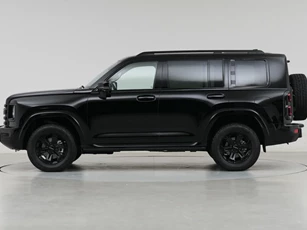 SUV địa hình dài hơn 5 mét, thiết kế hầm hố, giá gần 1 tỷ đồng