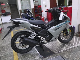 Cận cảnh Honda Winner R phiên bản màu xám đen, giá 50,06 triệu đồng tại Việt Nam
