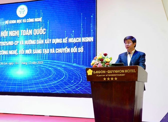 Thứ trưởng Bộ Khoa học và Công nghệ Bùi Hoàng Phương. Thứ trưởng Bộ Khoa học và Công nghệ Bùi Hoàng Phương.