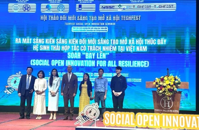 Cục trưởng Cục Khởi nghiệp và Doanh nghiệp công nghệ cùng các đại biểu tham dự Lễ ra mắt sáng kiến SOAR "Bay lên". Cục trưởng Cục Khởi nghiệp và Doanh nghiệp công nghệ cùng các đại biểu tham dự Lễ ra mắt sáng kiến SOAR "Bay lên".